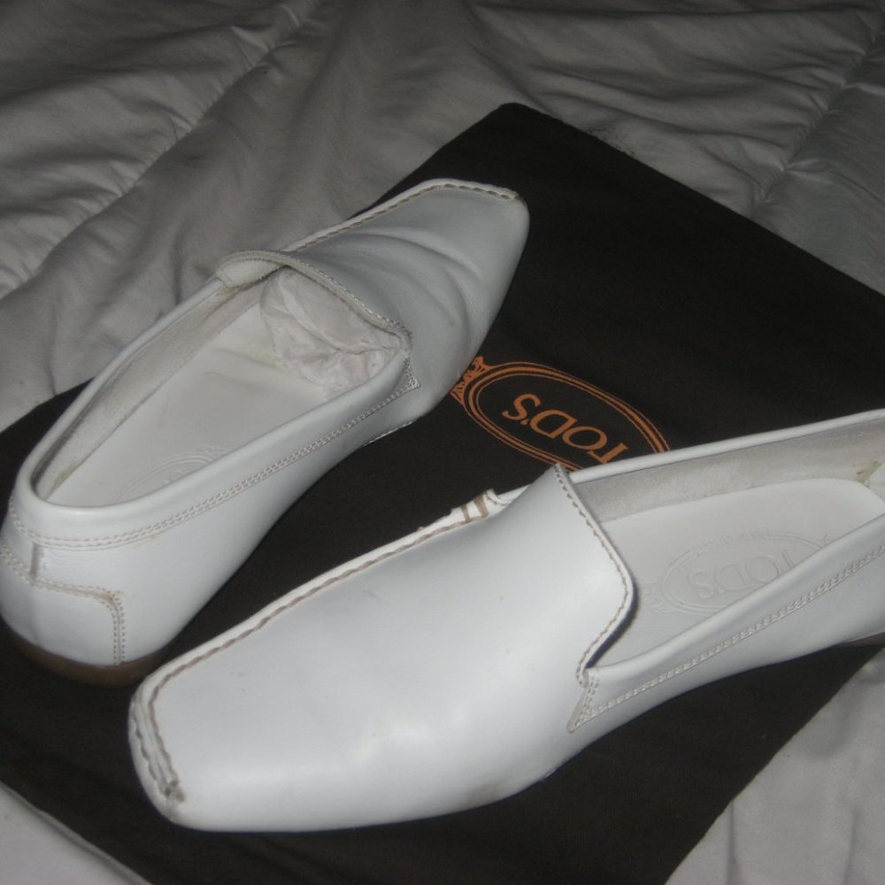TOD'S WHITE LEATHER LOAFERS